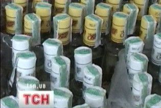 Податківці перехопили Мерседес, повний горілки