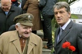 ОУН об’єдналася після 70 років розколу, щоб підтримати на виборах Ющенка