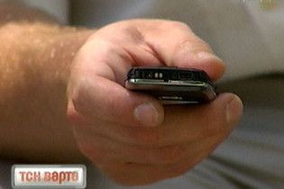 Мобільний телефон допомагає шпигувати за його власником
