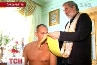 Священики лікують за віру