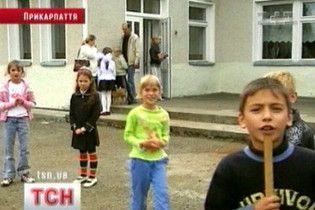 На Прикарпатті вчительку звинуватили в "самосуді" над дітьми