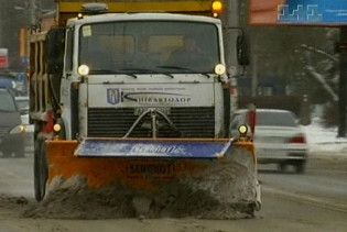На неприбраний на дорогах сніг слід скаржитися до міліції