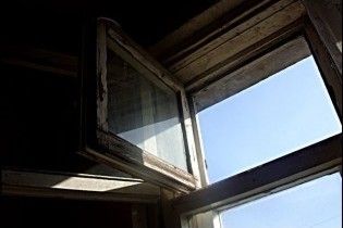 На Вінничині чоловік замерз на смерть, застрягнувши в кватирці
