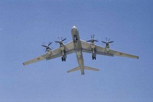 На борту літака, який розбився в Росії, було 11 військових
