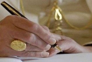 Папа Римський подарував Тимошенко ручку. "Це велика подія для всієї України"