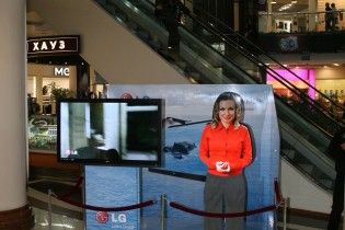 LG виходить за рамки звичного в просуванні нових LED LCD телевізорів SL9000