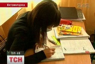 На Житомирщині батько скривдженої дівчини вчинив самосуд над школяркою