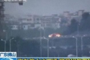 По дорозі в Китаї промчав палаючий автобус