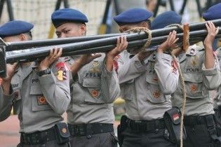 В Індонезії заборонили служити в поліції чоловікам зі збільшеним пенісом