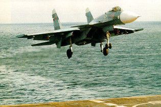 Китай скопіював російський винищувач Су-33 на основі купленого в України прототипу