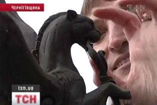 У Чернігові церква протестує проти встановлення скульптури символу міста