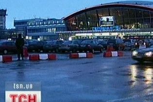 У Азарова обіцяють битву за "Бориспіль"