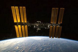 Шаттл Discovery повернеться на Землю з великим запізненням