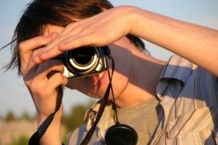 Сусіди викрили подружжя педофілів, позичивши їм фотоапарат