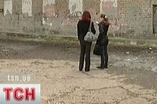 Донецькі дівчата влаштували в елітній школі "нежіночу" бійку