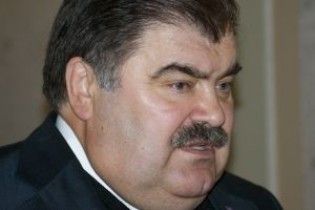Після зміни закону про вибори БЮТівець запустив документами в нардепа з НУ-НС