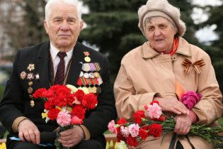 Азаров виділить з держбюджету 32 млн гривень на медалі ветеранам