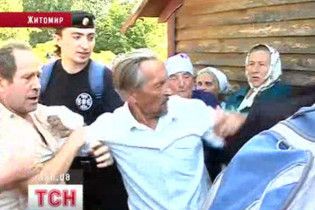 Штурм церкви у Житомирі: парафіяни поділилися на табори