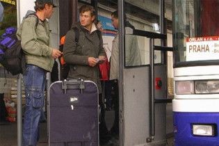 Чехія припинила видачу робочих віз українцям