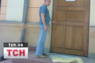В одеському університеті мили підлогу жовто-блакитним прапором