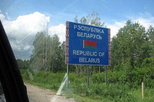 Дев'ятирічна українка щодня ходить до школи через кордон в Білорусь