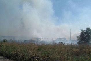 Рятувальники зуміли проникнути на територію складів, що горять під Донецьком