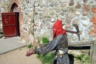 В Сомалі трьом злодіям публічно відрубали руки і ноги