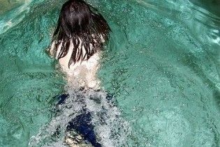 Полька завагітніла від води в єгипетському басейні