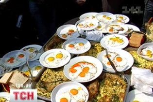 У Львові приготували студентську яєчню з 1,5 тисяч яєць