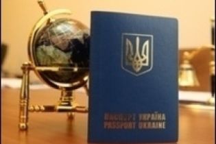 Посольства не визнають нових паспортів