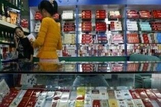 Китайським чиновникам наказали викурювати 230 тисяч пачок цигарок в рік