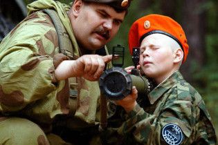 "Беркут" провів гру для дітей з бронетехнікою та димовими шашками