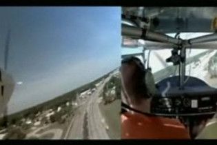 Американець посадив літак на бульвар в центрі міста