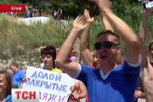 Мешканці Алупки вдалися до рішучих дій і зносять паркани на пляжах