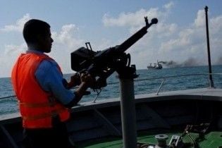 Сомалійські пірати захопили одразу два судна