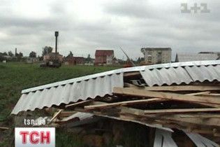 Вінниччиною пройшла буря: у півсотні будинків зірвано дахи