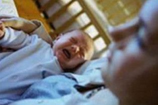 Мати і піврічна дитина залишилися живі після падіння з восьмого поверху