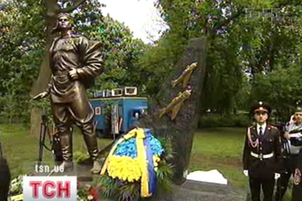 04_monument