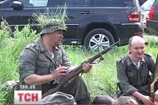 Білоруські партизани видали киянам паспорти новоствореної держави