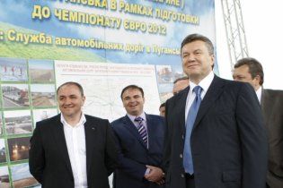 Янукович пригрозив звільнити міністра, який відмовився їхати до Луганська