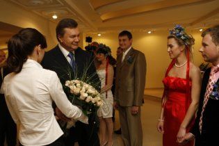 Янукович відкрив "Палац щастя" в Луганську