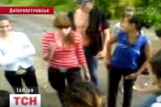 У Дніпропетровську школярка опинилася в лікарні після бійки з однокласницями