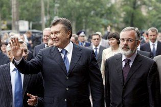 Янукович пообіцяв контролювати освітні реформи Табачника