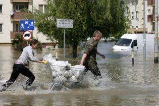 На Варшаву обрушилася буря: метро у воді, частина міста – без електроенергії