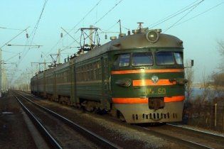 Чоловік кинув під потяг 5-річну дівчинку