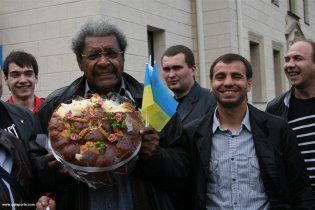 Дон Кінг підписав українського боксера на три роки