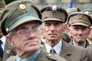 Табачник замінить фестиваль про УПА радянською військовою грою