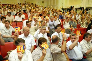 Мороз набирає депутатів