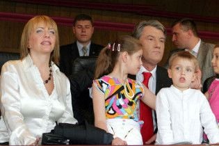 У відпустці Ющенко стругав палички та спілкувався з тваринами