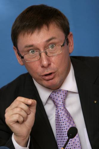 Луценко вимагає відставки уряду Януковича